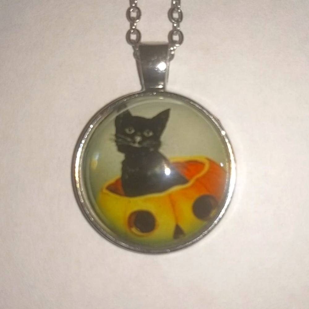 PUMPKIN KITTY NECKLACE - Halloween jewelry - cute cat jack o lantern pendant